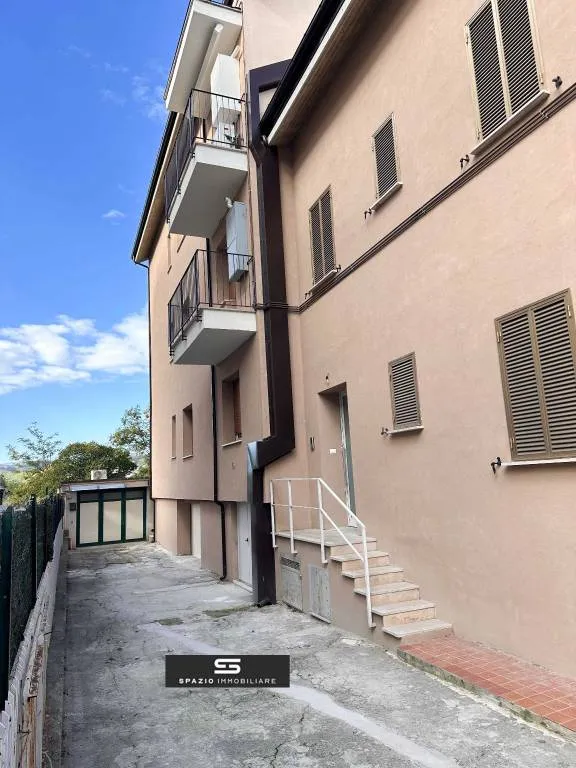 Palazzo/Stabile in vendita a Teramo - foto 2