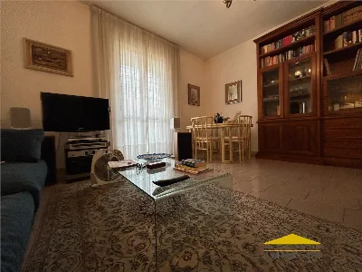 Appartamento in vendita a Massa, Centro, T... - foto 2