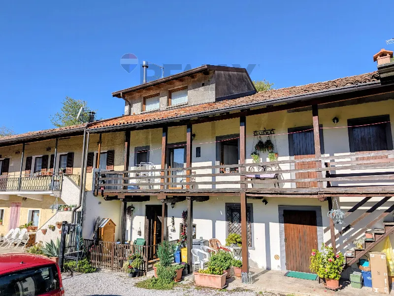 Casa Indipendente in vendita a Solto Collina - foto 1