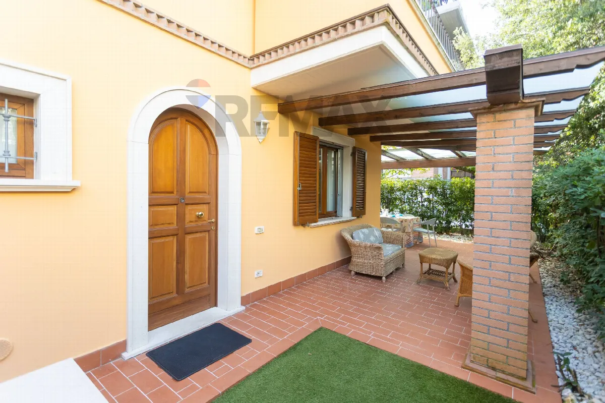 Casa Indipendente in vendita a Massa, Marina Di Massa - foto 2
