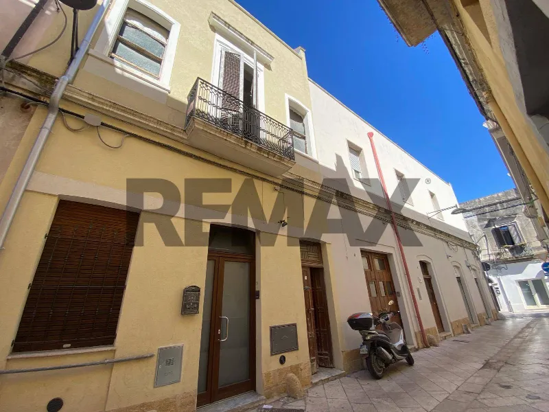 Casa Indipendente in vendita a Brindisi, Centro Storico, Cappuccini, Commenda - foto 1