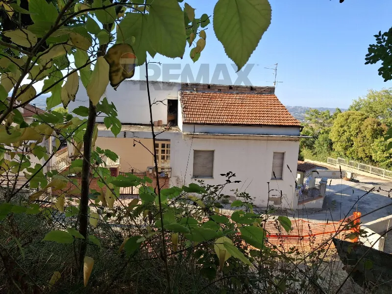 Casa Indipendente in vendita a Chieti, Chieti Città - foto 1
