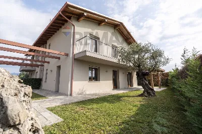 Casa Indipendente a Bagnatica