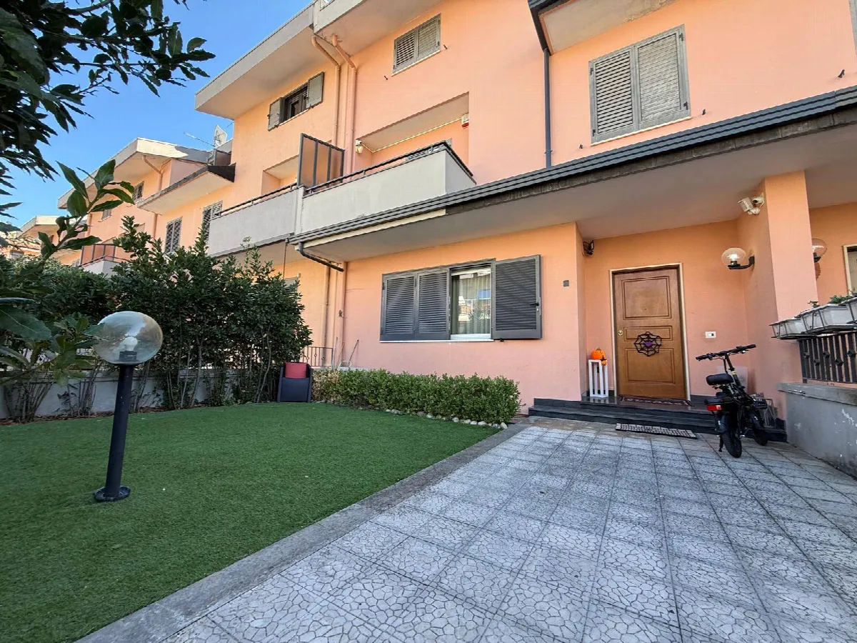 Villa in vendita a Caserta, Caserta Est - foto 2