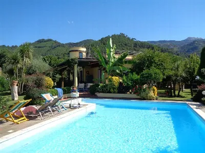 Villa a Montignoso