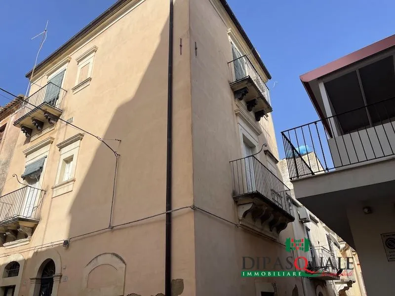 Casa Indipendente in vendita a Ragusa, Ibla, Centro, San Luigi, Archimede - foto 1