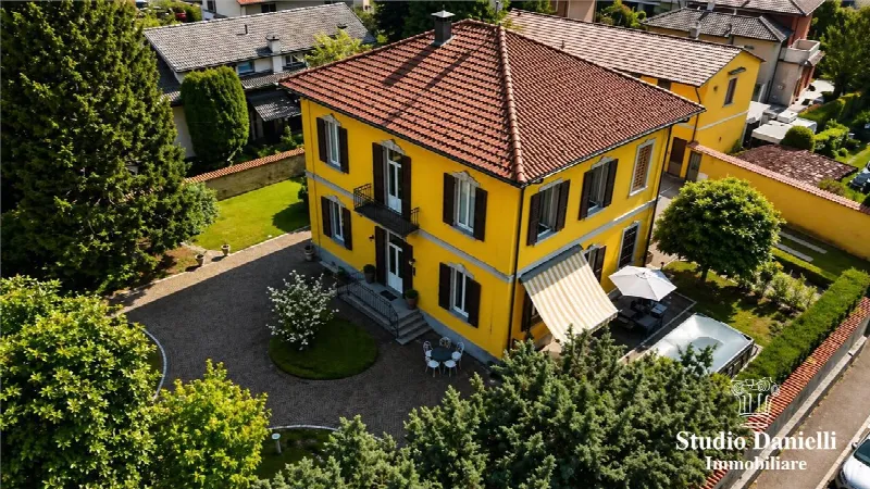 Villa in vendita a Carate Brianza - foto 1