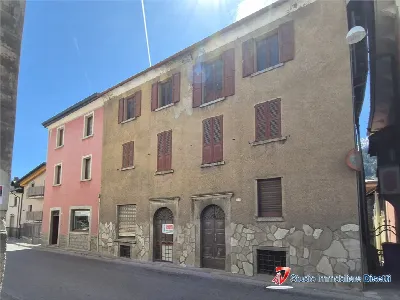 Casa Indipendente a Vezza d'Oglio