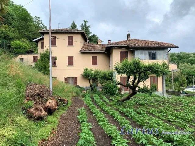 Casa Indipendente in vendita a Erba - foto 1