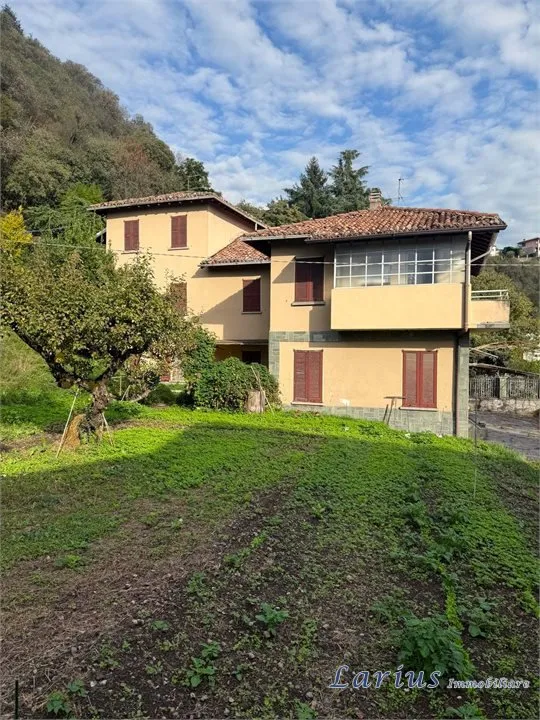 Casa Indipendente in vendita a Erba - foto 2