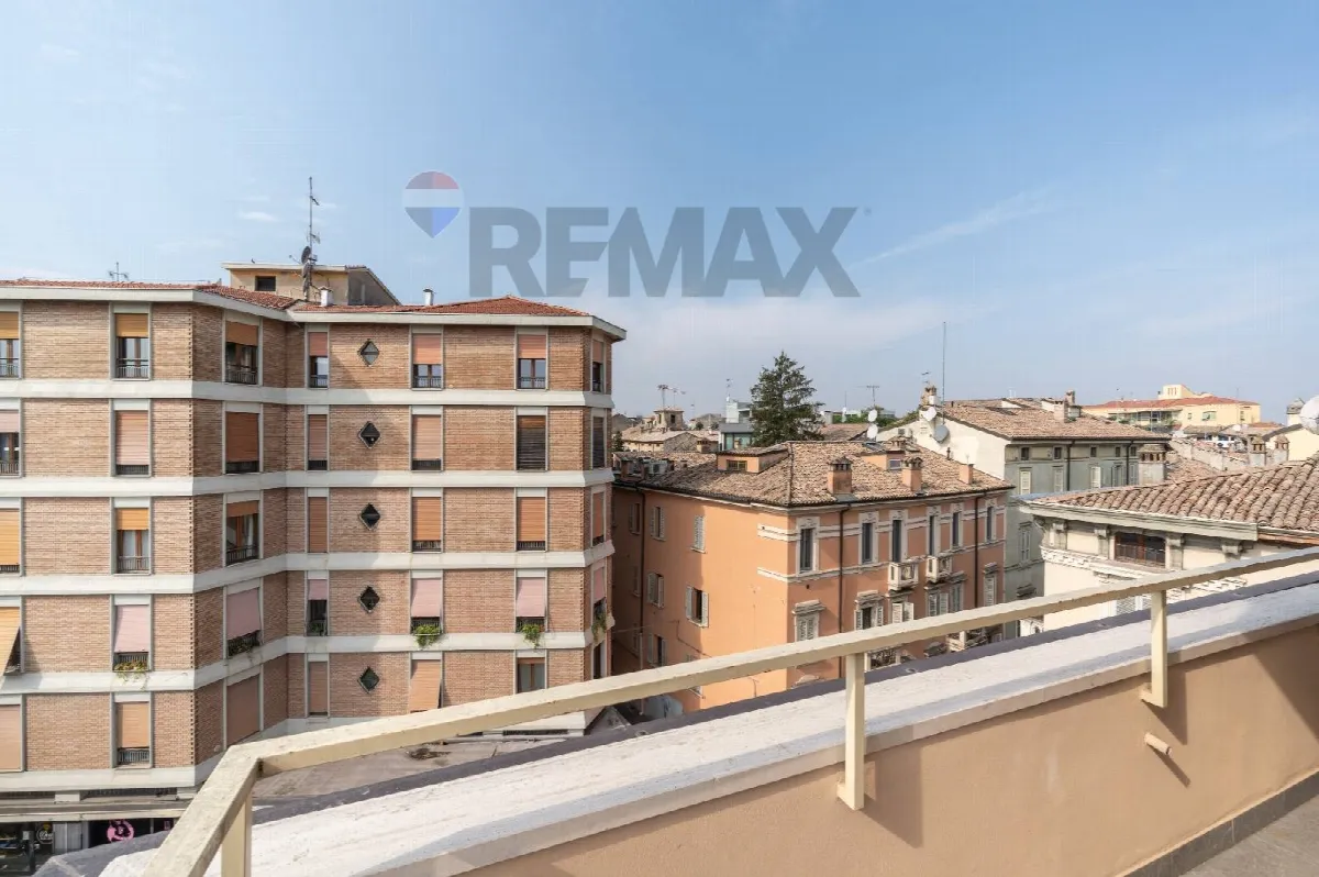 Appartamento in vendita a Parma, Centro - foto 2