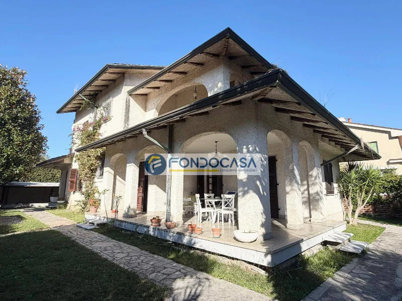 Villa in vendita a Carrara, Marina Di Carrara - foto 1