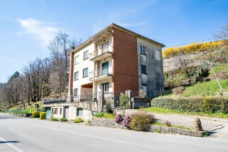 Palazzo/Stabile in vendita a Carenno - foto 1