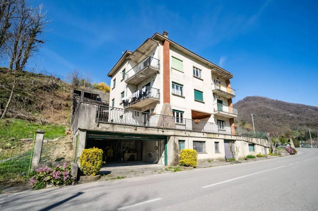 Palazzo/Stabile in vendita a Carenno - foto 2