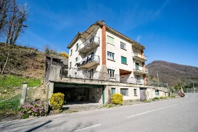 Palazzo/Stabile in vendita a Carenno - foto 2