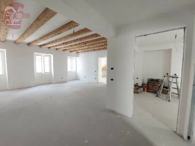 Appartamento in vendita a Trieste, Centro - foto 1