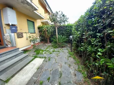 Appartamento in vendita a Massa, Marina Di... - foto 1