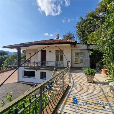 Villa a Villanova d'Albenga