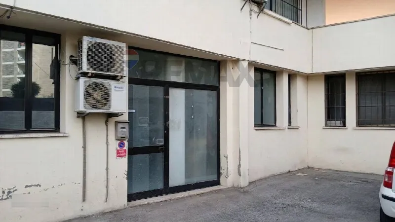 Ufficio in vendita a Prato, Mezzana, Zarini, Soccorso - foto 1