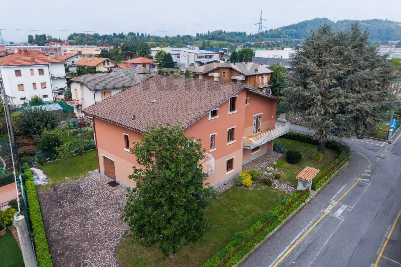 Villa in vendita a Curno - foto 1