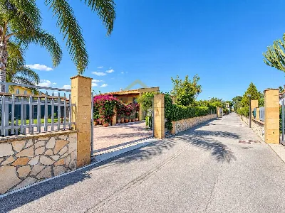 Casa Indipendente a Campofelice di Roccella