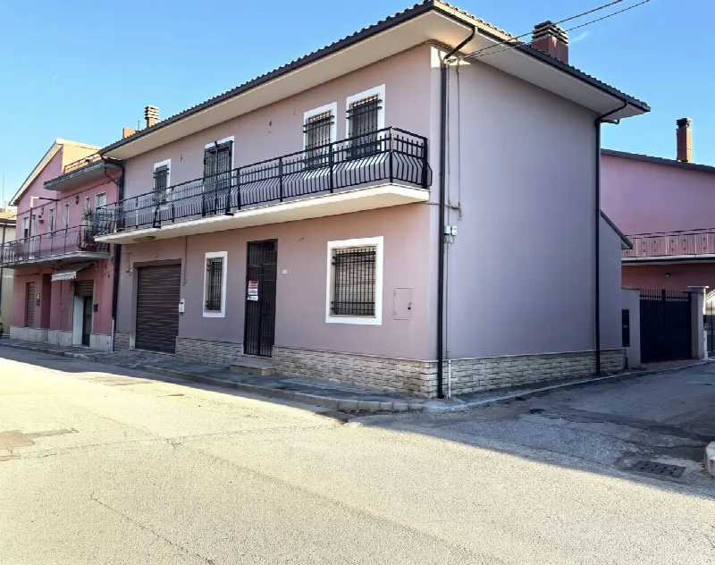 Casa Indipendente in vendita a Trasacco - foto 1
