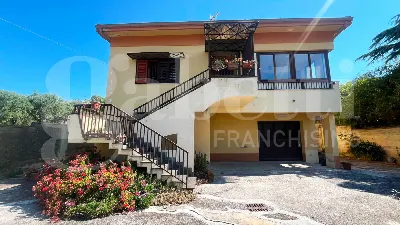 Casa Indipendente a Rocchetta e Croce