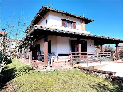 Villa a Borgo Ticino