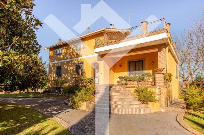 Villa in vendita a Ronciglione - foto 1