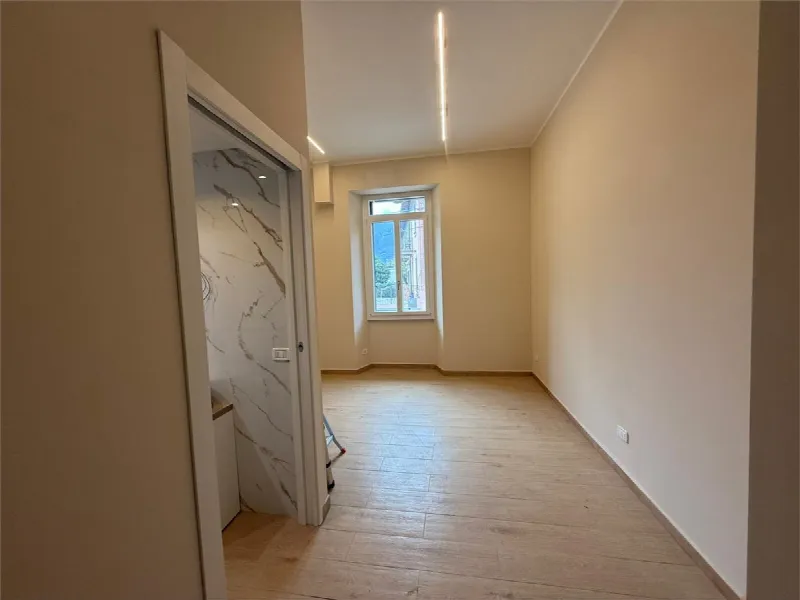 Ufficio in vendita a Lecco, Centro, Lungolago - foto 1