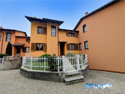 Villetta a schiera in vendita a Ivrea - foto 1
