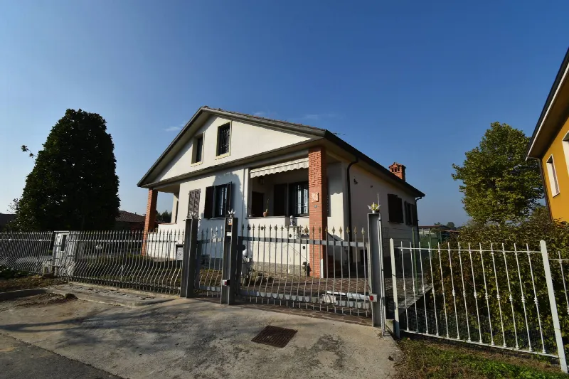 Casa Indipendente in vendita a Bernareggio - foto 1