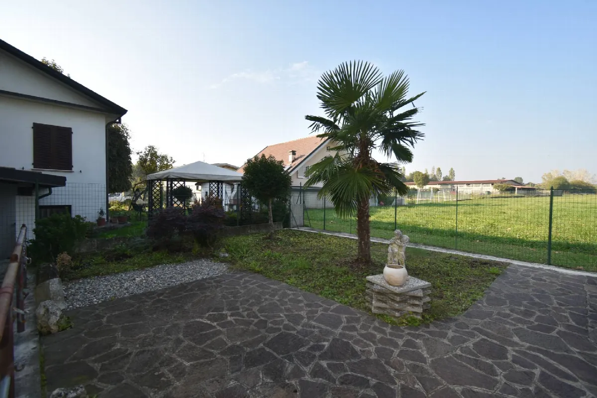 Casa Indipendente in vendita a Bernareggio - foto 2