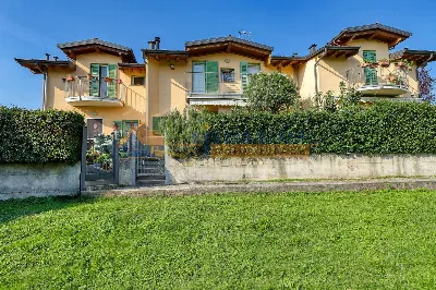 Villa in vendita a Castronno - foto 1