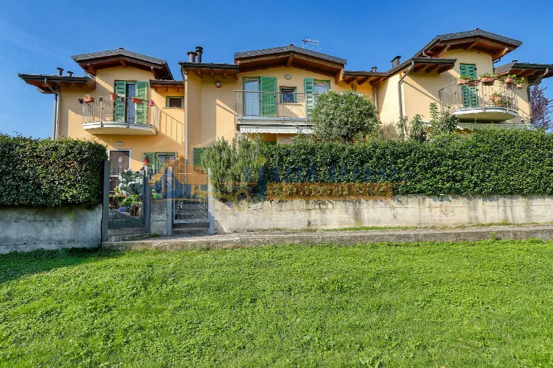 Villa in vendita a Castronno - foto 1