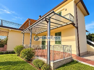 Casa Indipendente a Massa