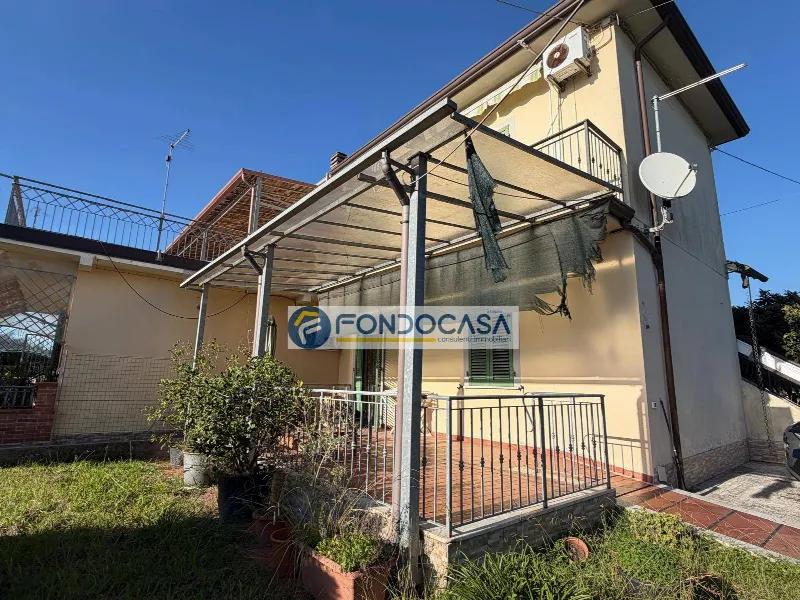 Casa Indipendente in vendita a Massa, Puliche, Rinchiostra, Quercioli, Cinque Vie - foto 1