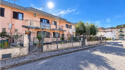 Villetta a schiera in vendita a Sparanise - foto 1