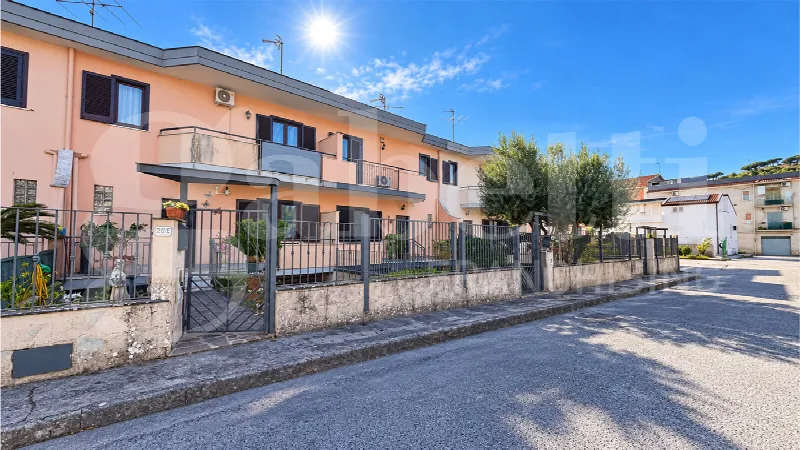 Villetta a schiera in vendita a Sparanise - foto 1