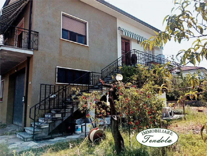 Casa Indipendente in vendita a Castelnuovo Magra - foto 1