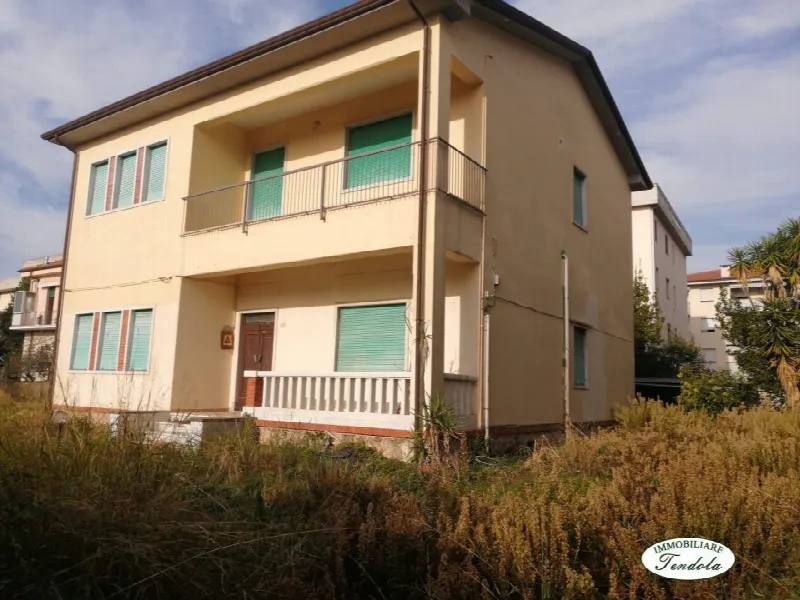 Casa Indipendente in vendita a Carrara, Avenza - foto 1