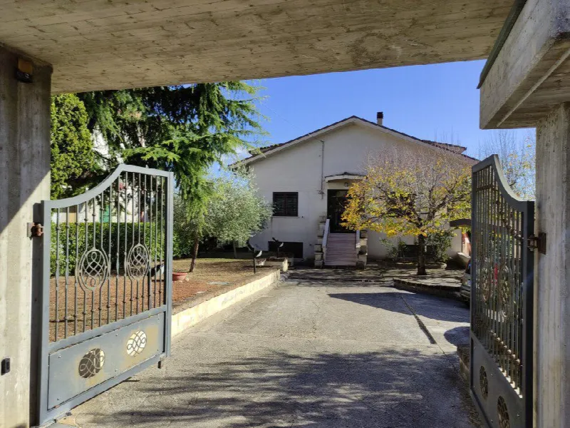 Villa in vendita a Rosciano - foto 1