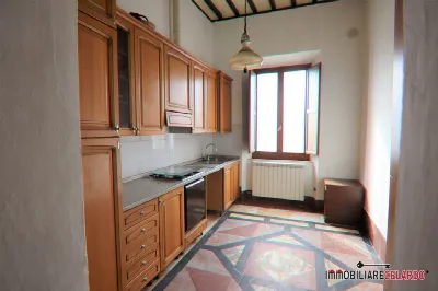 Appartamento in vendita a Colle di Val d'E... - foto 1