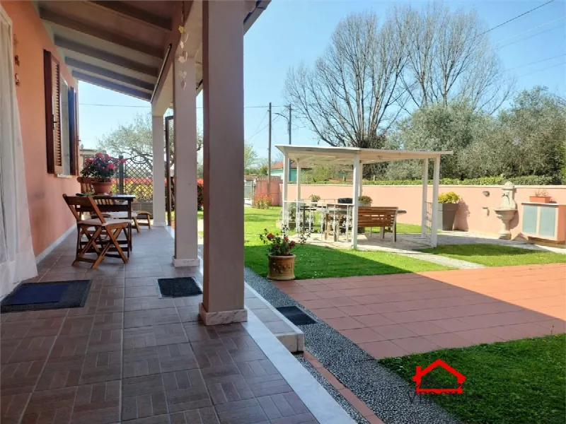 Villa in vendita a Massa, Zona Industriale, Castagnola - foto 1