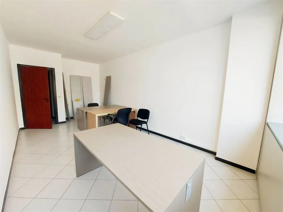 Ufficio in vendita a Napoli, Zona Industriale, Centro Direzionale, Poggioreale - foto 3