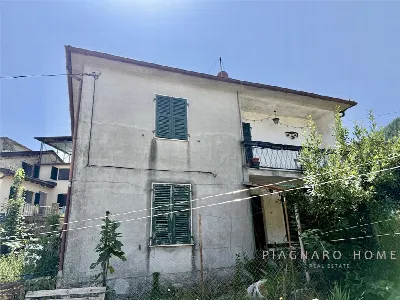 Appartamento in vendita a Zeri - foto 1