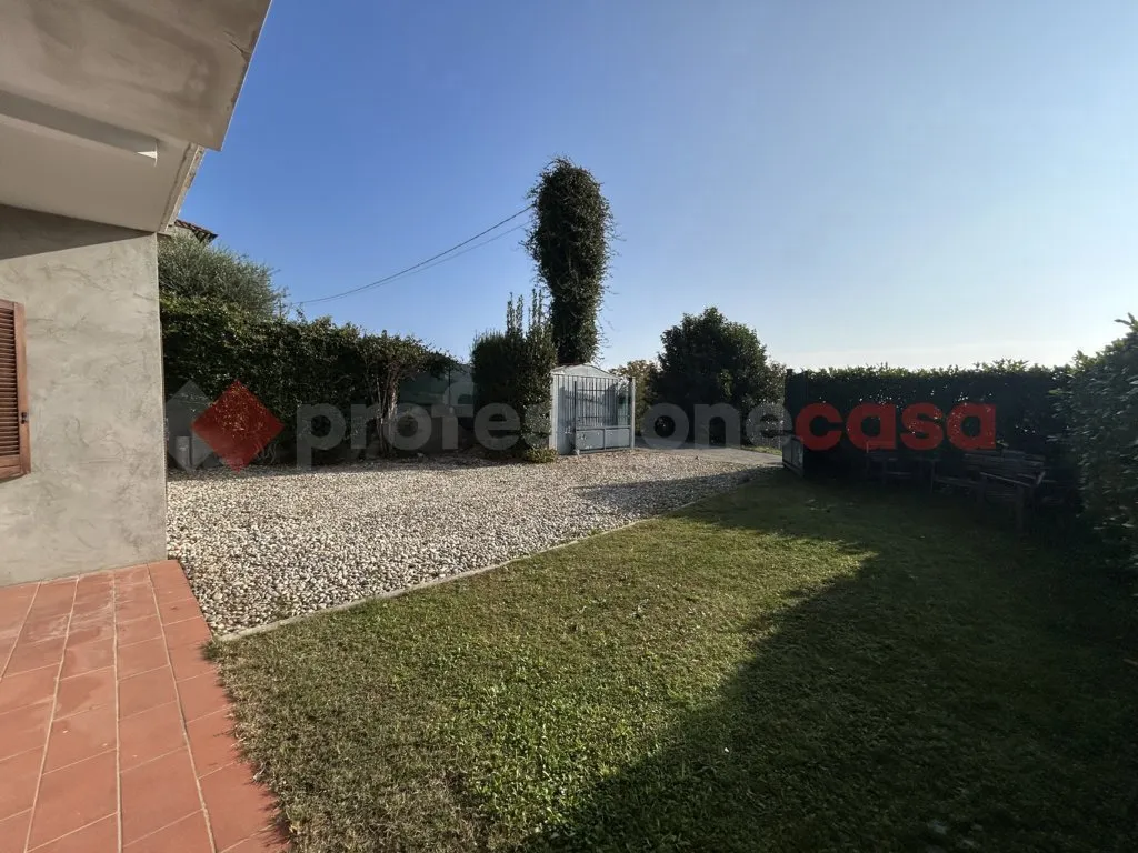 Villetta a schiera in vendita a Nebbiuno - foto 2