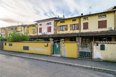 Villetta a schiera a Sissa