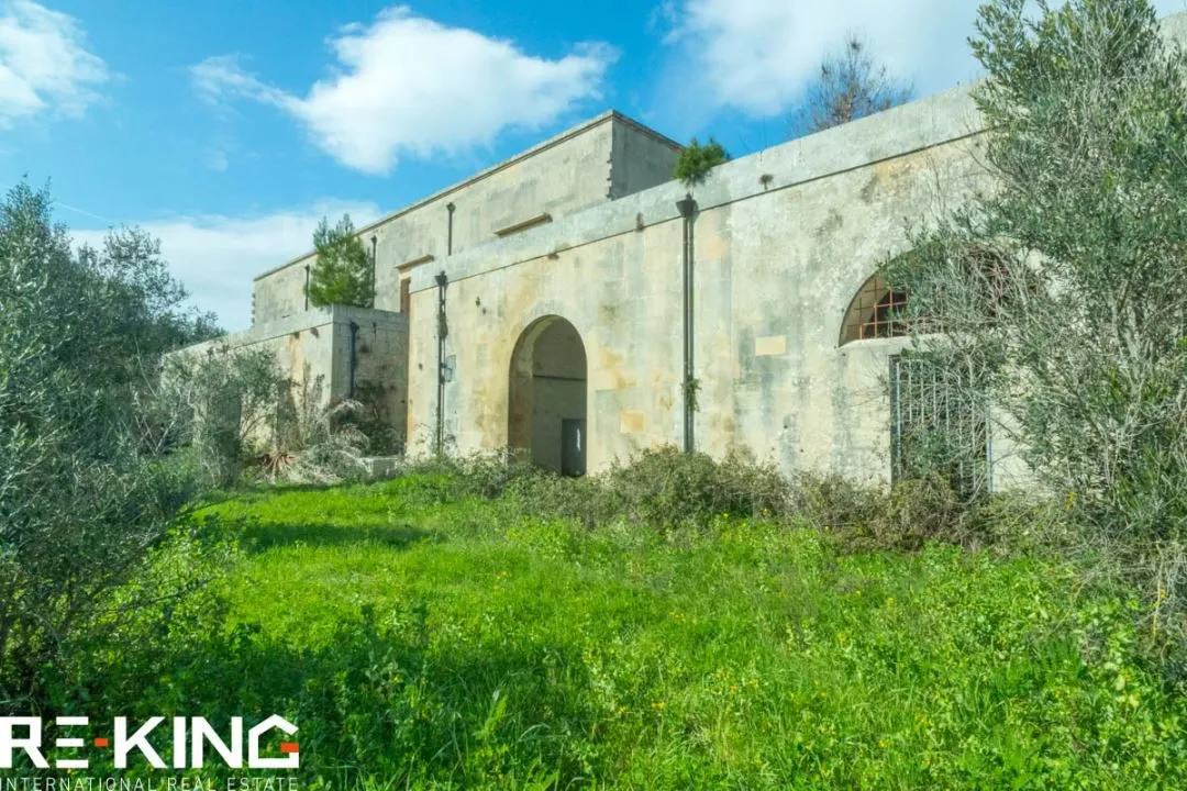 Palazzo/Stabile in vendita a Muro Leccese - foto 2