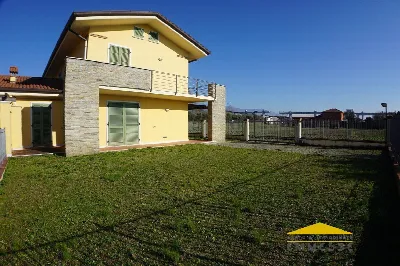Casa Indipendente a Carrara